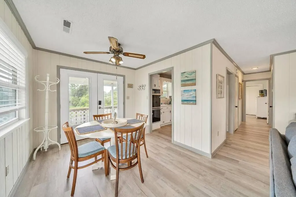 Nearby Beach L Friends & Family L Pet-Friendly Панама-Сити Дом отдыха
